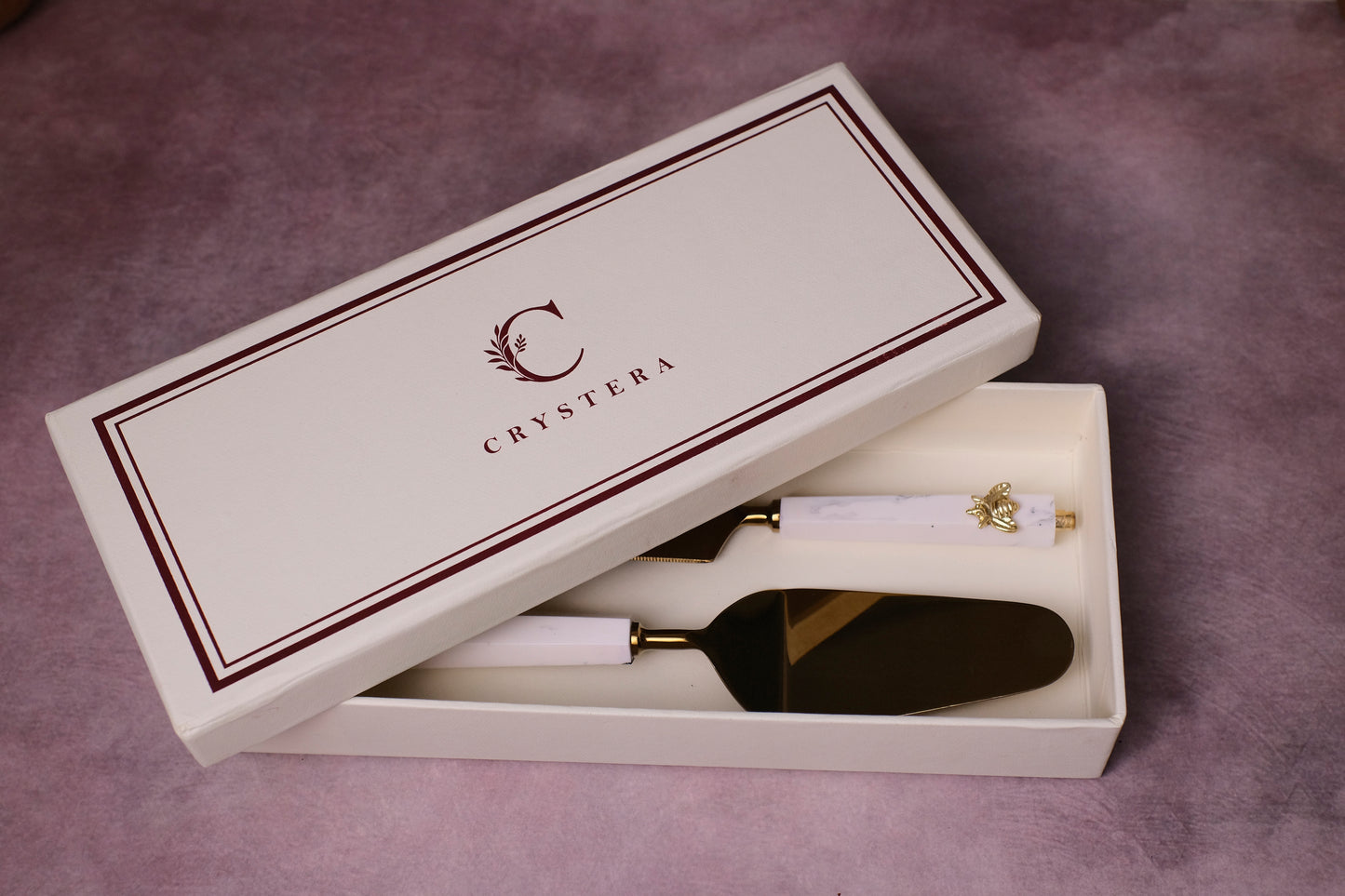 Cream QueenBee Cake Set