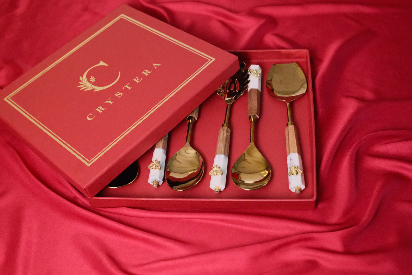 Cream and Wood QueenBee Serving Set