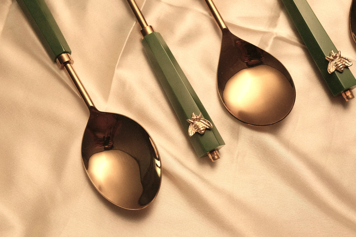 Green QueenBee Serving Set